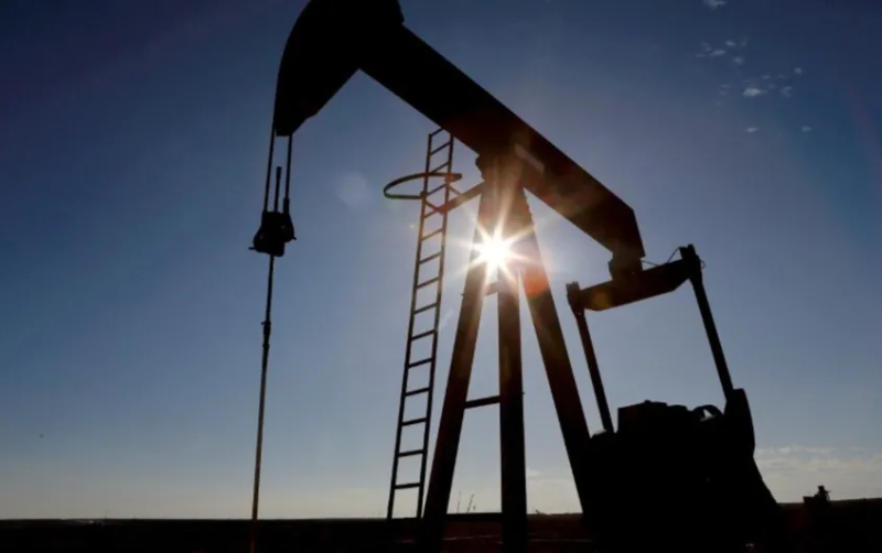 Petróleo sigue subiendo por el temor a conflicto más amplio en Medio Oriente