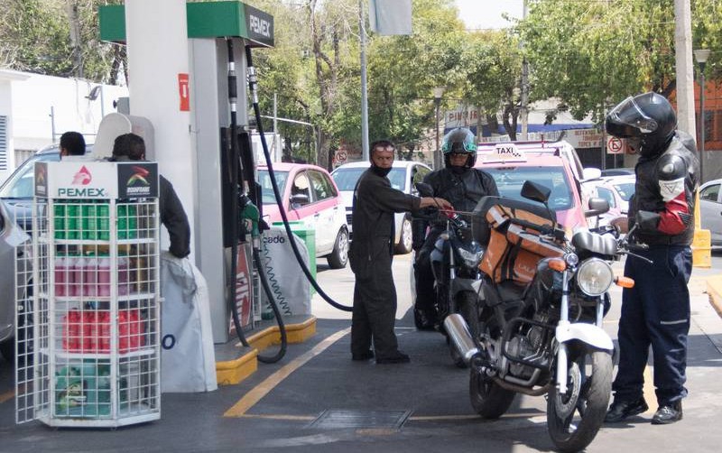 Precio de gasolina imparable; llegará a 30 pesos por litro
