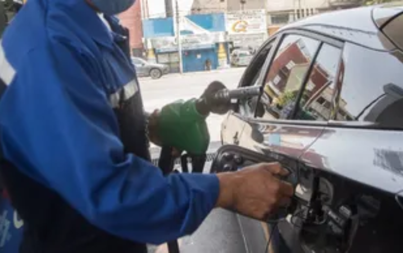 Precio de gasolina sube sólo 3 centavos pese a ajuste al alza del IEPS