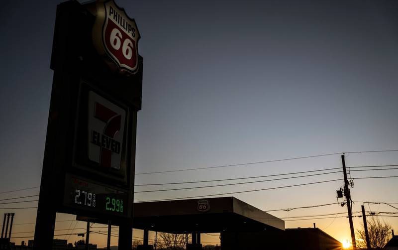 Precio del galón de gasolina en Texas se acerca a los 4 dólares… y seguirá subiendo