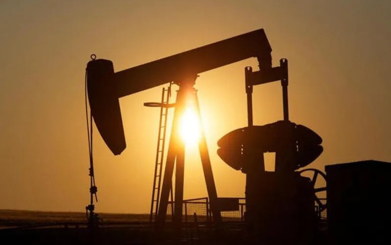 Precios del petróleo suben tras caída de reservas en EU