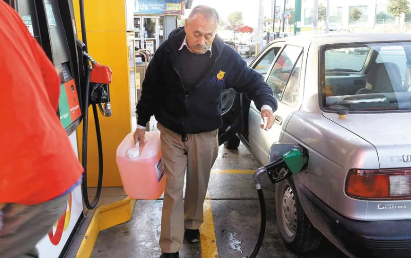 Prevén incremento moderado en precio de la gasolina y diésel en México en 2025