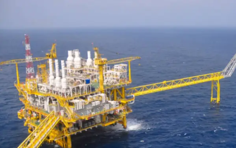Producción de petróleo de Pemex continúa a la baja