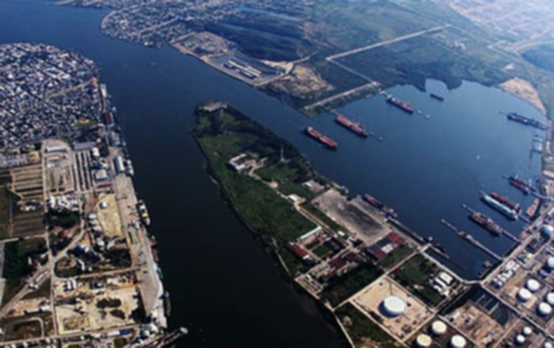 Puerto de Pajaritos, México: Aglomeración de buques tanque delata falta de capacidad almacenamiento del terminal