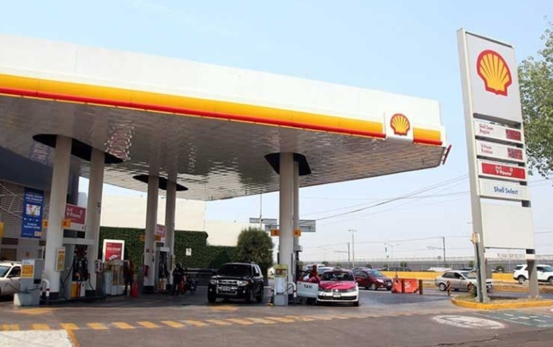 Rompen dominio de Pemex, dan 145 permisos para surtir gasolina