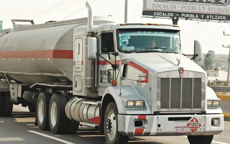SAT aterriza reglas para endurecer los canales de importación de combustibles al país