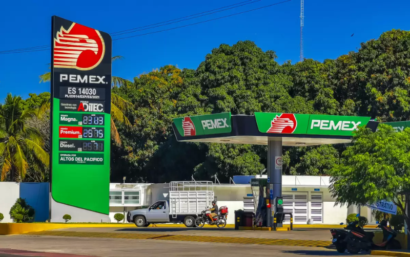 SAT embarga cuentas de proveedores en crisis por impagos de Pemex