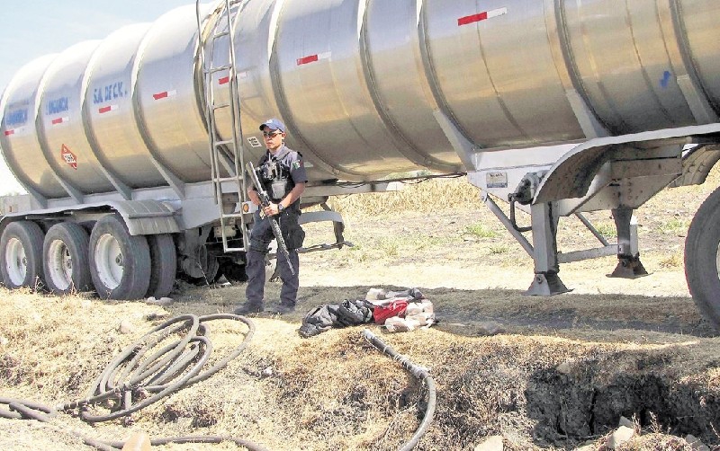 SAT pone candado para evitar huachicol en gasolinas