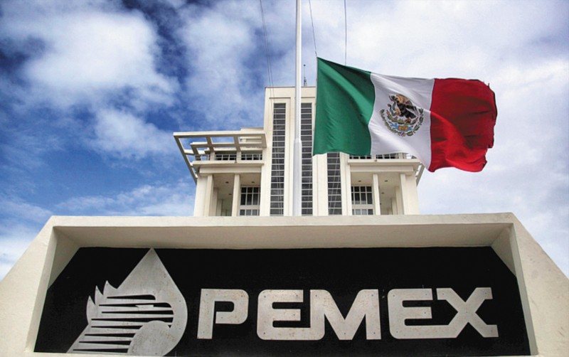 Se abarata gasolina, pero Pemex paga más por importaciones