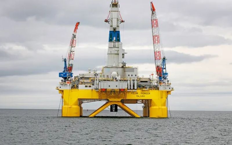 Shell obtiene primer petróleo en campo de aguas profundas el Golfo de México de EU