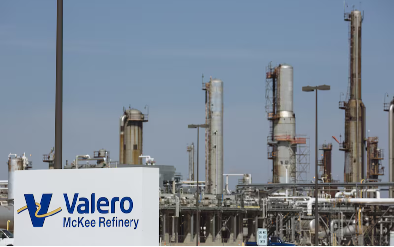Valero, Exxon y tres empresas más poseen los últimos permisos para importar combustibles en México.