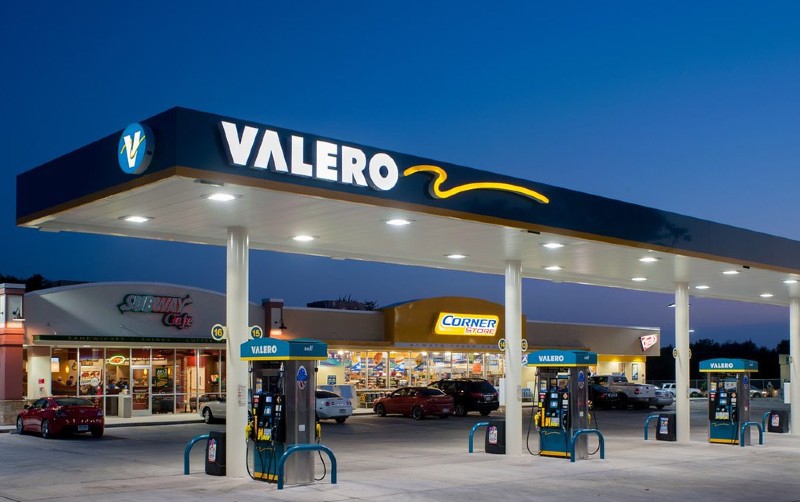 Valero no se detiene, por ocho terminales, 1,000 mdd y evalúa cambio a ley
