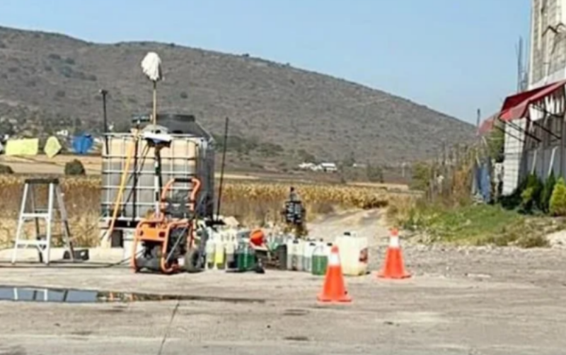 Venden huachicol cada 100 metros en la México-Querétaro