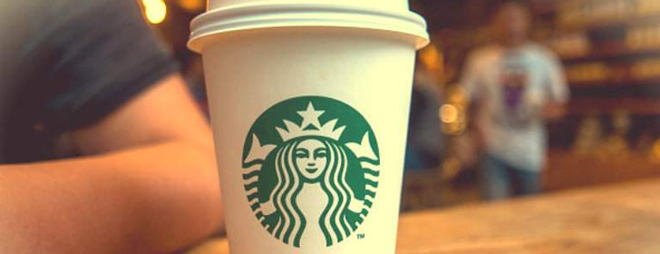 El plan de una petrolera, en alianza con Starbucks, para redefinir el concepto de las estaciones de servicio