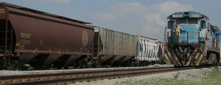Evalúan utilizar ferrocarril para trasladar petrolíferos