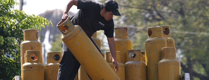 Familias ya pueden rellenar cilindros de gas