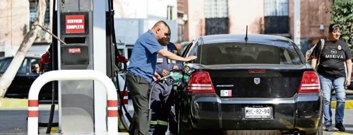 Prevén en EU baja de 8.2% en precios de las gasolinas