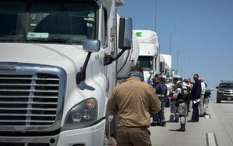 Pemex busca huachicol traído de Texas... en sus propias pipas
